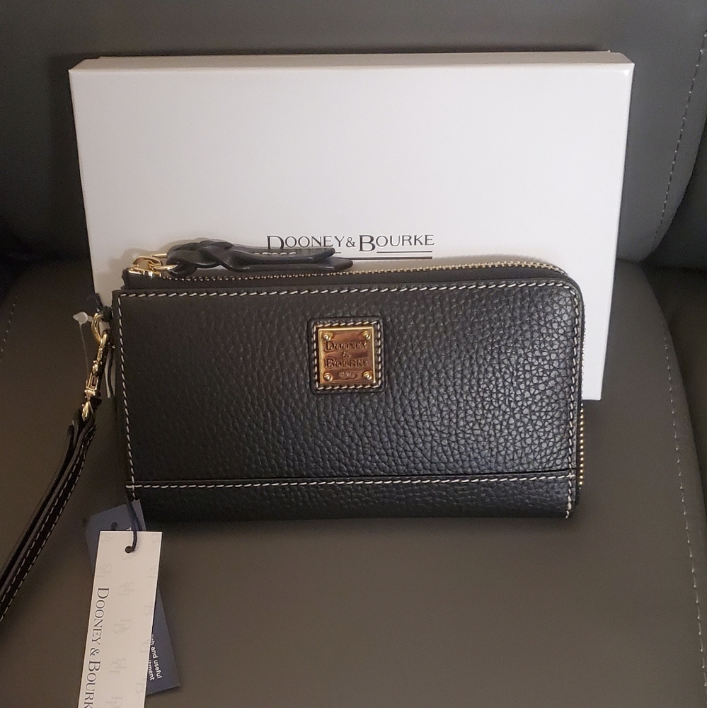 Dooney and Bourke Pebbled leather wallet